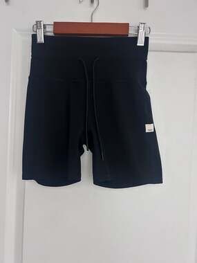 Vuori Women's Black Daily Legging Shorts XS